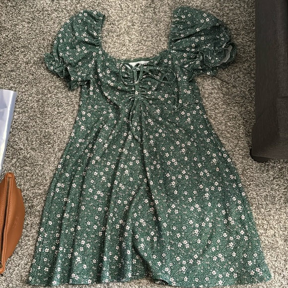 Green puff sleeve dress - Picture 1 of 2